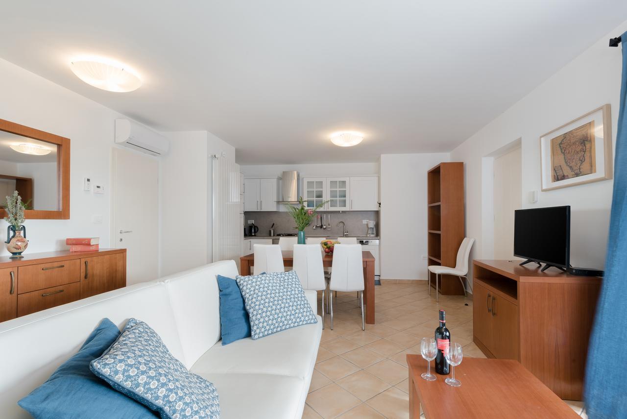 Apartments Athos ラバック エクステリア 写真